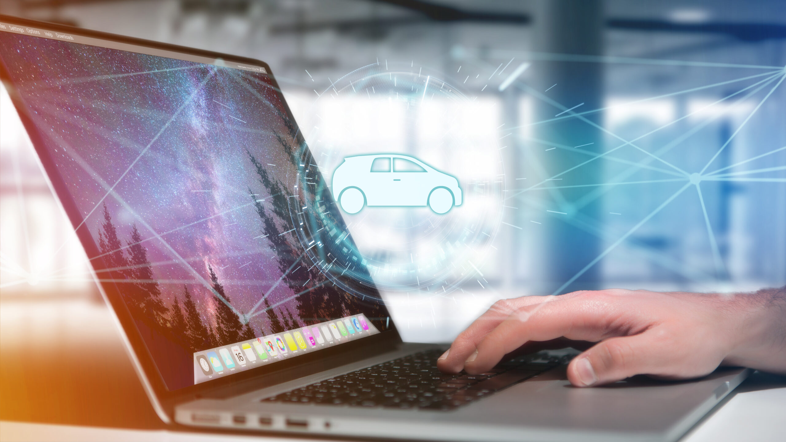Laptop mit digitalem Fahrzeugsymbol für Flottenmanagement oder Connected-Car-Technologie