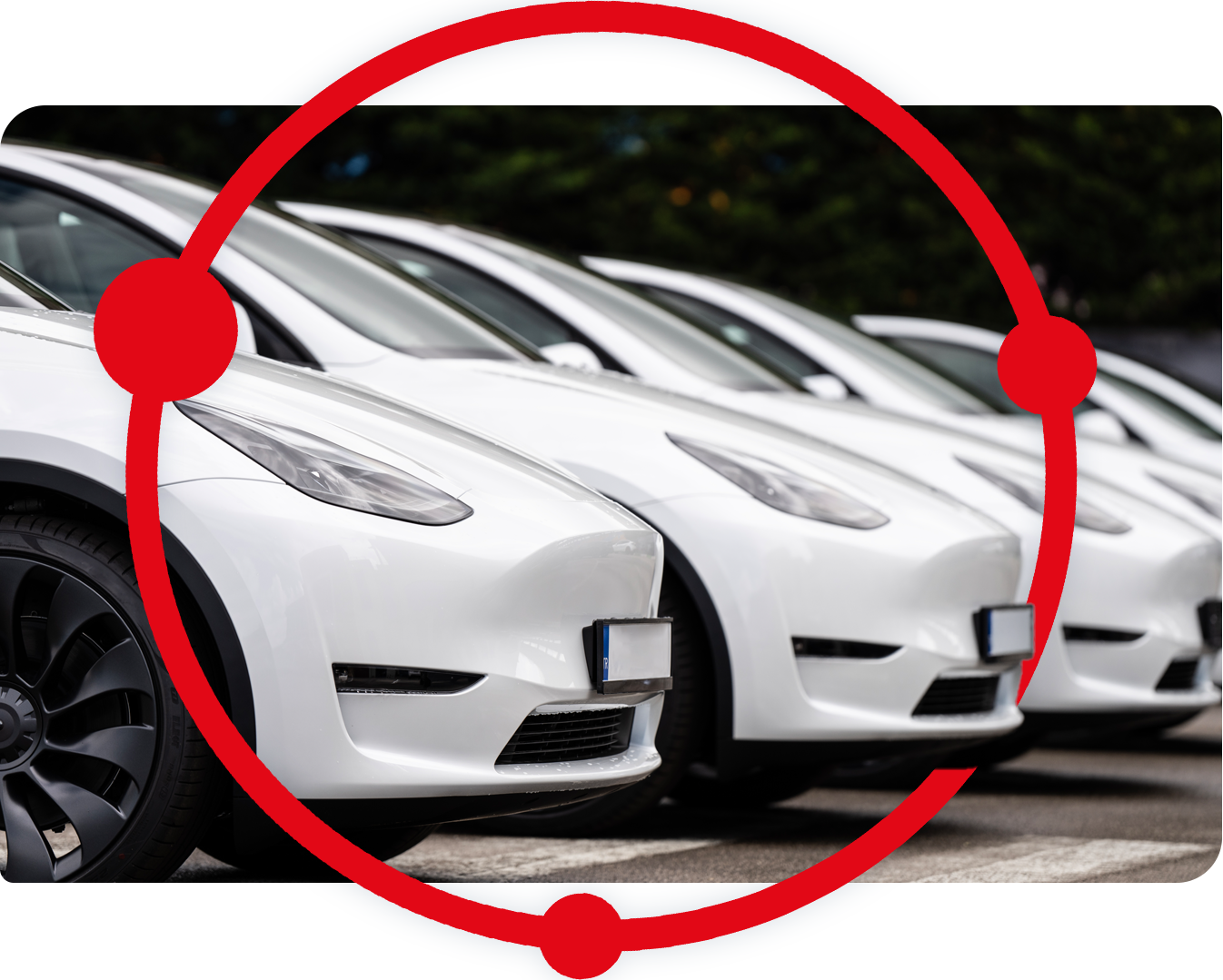 Elektrofahrzeuge umgeben von der routecontrol Bildmarke