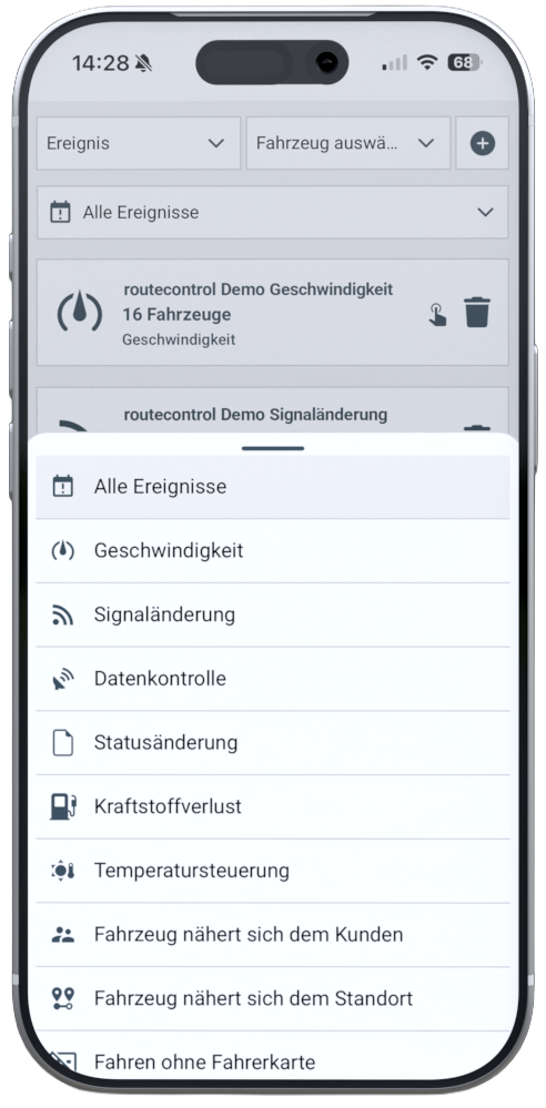 Die routecontrol App zeigt ein Submenu auf dem "Alle Ereignisse, Geschwindigkeit, Signaländerung, Datenkontrolle, Statusänderung, Kraftstoffverlust, Temperatursteuerung, Fahrzeug nähert sich dem Kunden, Fahrzeug nähert sich dem Standort, Fahren ohne Fahrerkarte" und mehr als mögliche Filter anzeigt.