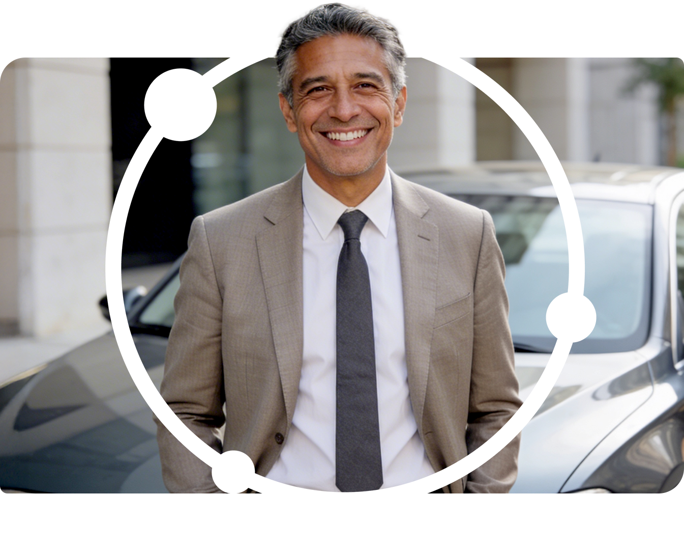 Ein Geschäftsmann vor einem Firmenwagen, mit routecontrol Bildmarke