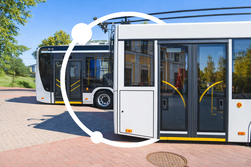 Busse mit routecontrol Bildmarke