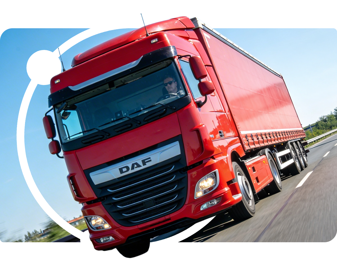 Ein roter LKW mit routecontrol Bildmarke